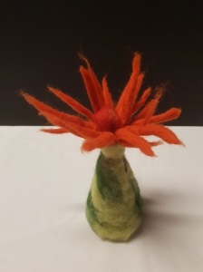 Roter Blumen Eierwärmer